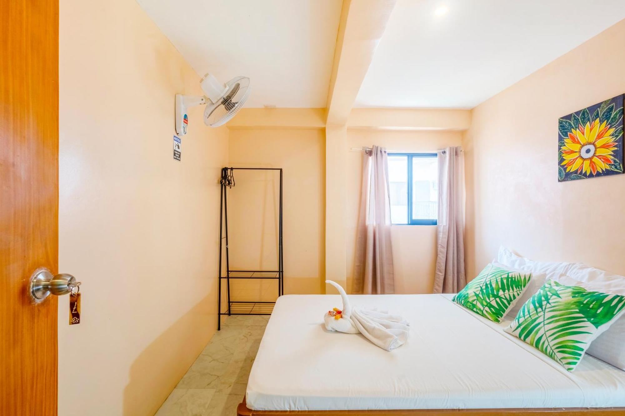 White Shamrock Beach Hotel Balabag  Zimmer foto